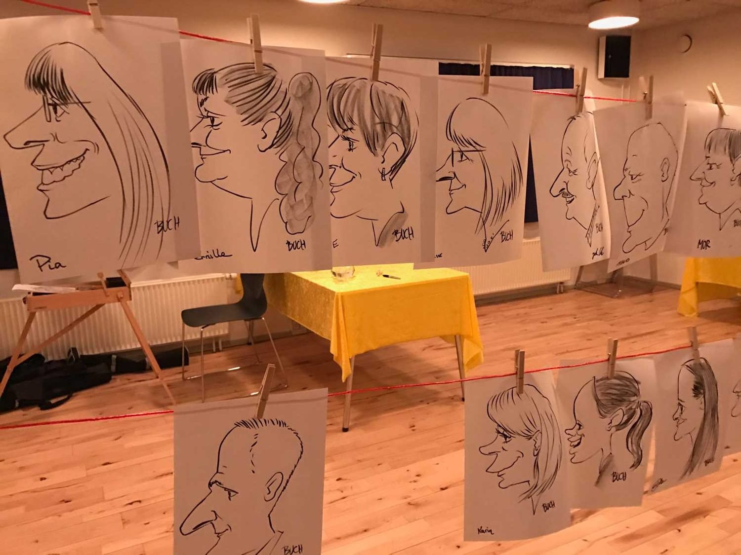 Live karikatur med Allan Buch. sort streg i profil
